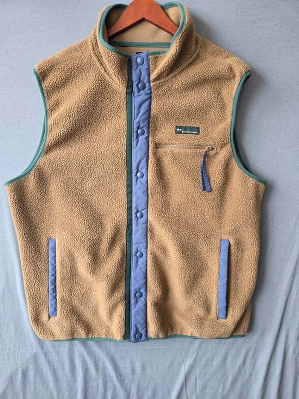 Columbia Sportswear Fleece Vest XL Tan Teal Blue Snap Front Outdoor Gorpcore